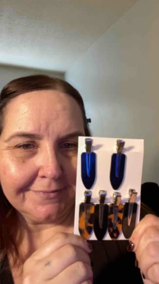 Video review of Market Fresh Beauty Creaseless Hair Clips  by 67bbe99bce52b256747cde1e