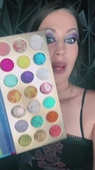 Video review of Rude Cosmetic United Shades of Glitter -  21 Pressed Glitter Palette  by 67833099c8b8828f5f3bf7d3