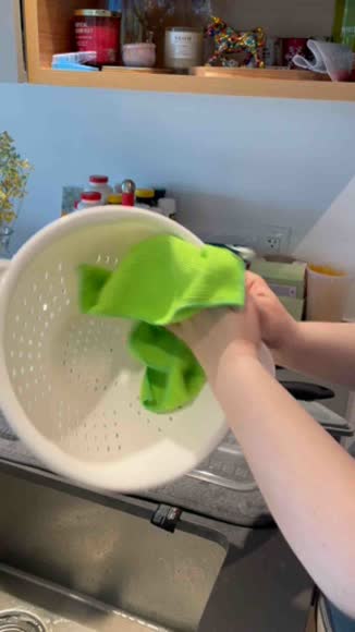 Video review of Zulay Kitchen Microfiber Cleaning Cloths - Multipurpose Kitchen Towels  by 6761af8546252afecaf217b8