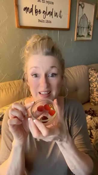 Video review of Goli Nutrition Apple Cider Vinegar Gummies  by 676989b25190c1511897cf2a