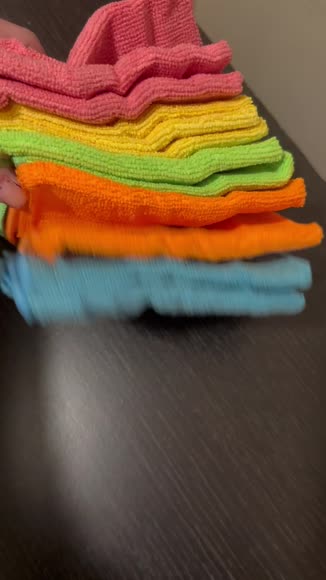 Video review of Zulay Kitchen Microfiber Cleaning Cloths - Multipurpose Kitchen Towels  by 66c7b133bfb4557a29bf7fea
