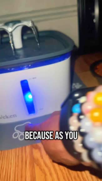 Video review of Besteria Veken Automatic Pet Fountain for Cats & Dogs  by 