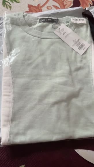 Video review of  Oversized Panelled T-Shirt  by 675c9168488a0bfe6133fd9f