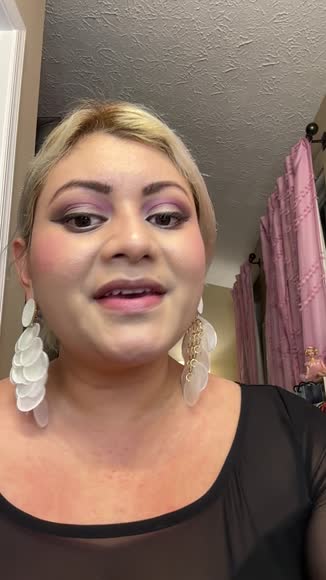 Video review of Kim Chi Chic Beauty KIMCHI X NAOMI SMALLS: 2 Queens in 1 Desert Mad Maxine, Soot Yourself Palette  by 678a829e373c77c5f9b2ecd5