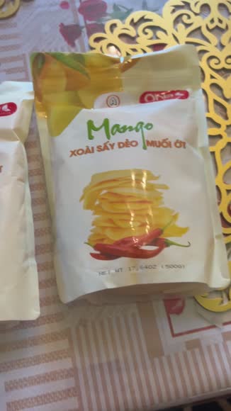 Video review of AMAZIN CHOICES Spicy Dried Chili Mango - Sweet & Heat Snack Pack  by 67daecdb3d97802d8504b068