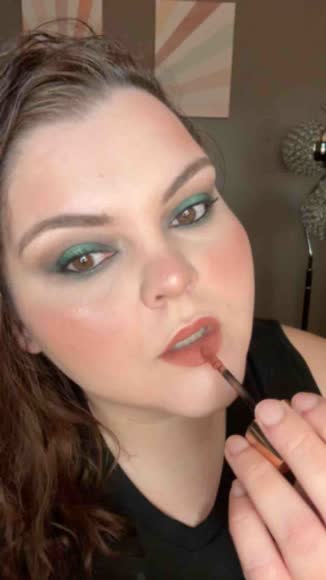 Video review of  Lip Velvet  by 678d8ad339eca471dde574e7