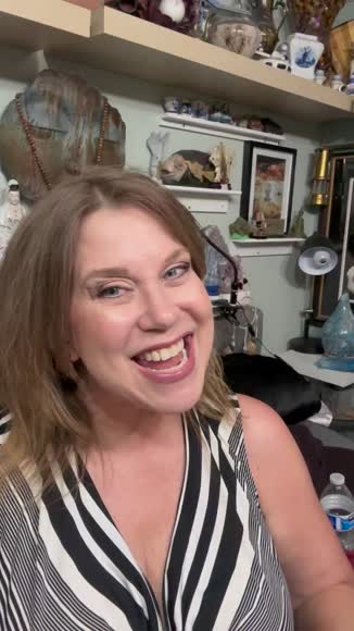 Video review of Rokael Beauty Celestial - Create a fluffy but cat eye effect!  by 680fda4998d26b7c6ea03697