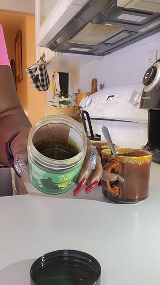 Video review of Honey Badgers Bee Farm Matcha Green Honey Tea  by 677f52e71288b9c3885b143a
