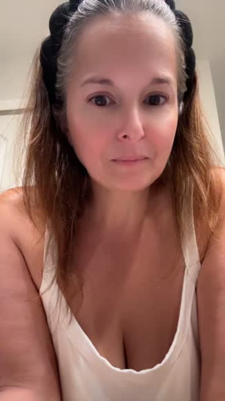 Video review of VYSN NewYou Professional EMS Micro-Current Face & Neck Lifting Device  by 67d23d49db8834a9cd88793c