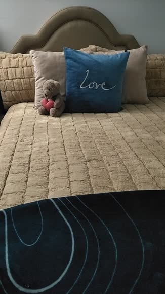 Video review of Elegant Comfort Fluffy 3-Piece Faux Rabbit Fur Comforter Set  by 678d38691e9ced87708c83ce