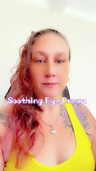 Video review of DEINDE Line-Smoothing Eye Cream With Ultra-Cooling Mini Eye Roller  by 67686804b710878d6f863c3f
