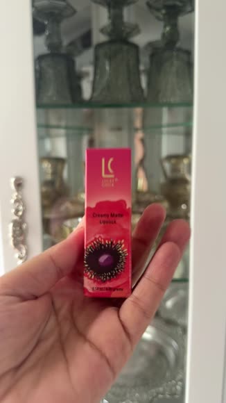 Video review of Lucky Chick Creamy Matte Lipstick - Paradise  by 677efbae2f8174581928c741