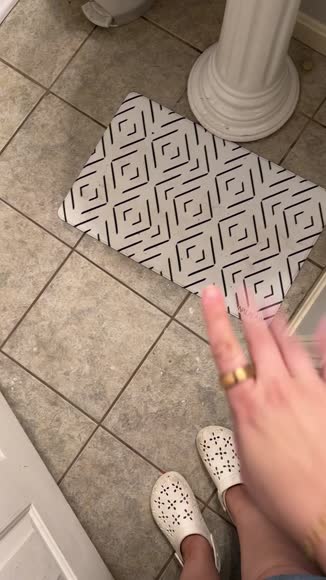 Video review of NALALAS Large Pet Mat for Food or Water, Cat & Dog Mat | Waterproof Dog Feeding Mat | Non-Slip Pet Mat for Floors | Easy to Clean  by 676f4fa7502978648cccd80f