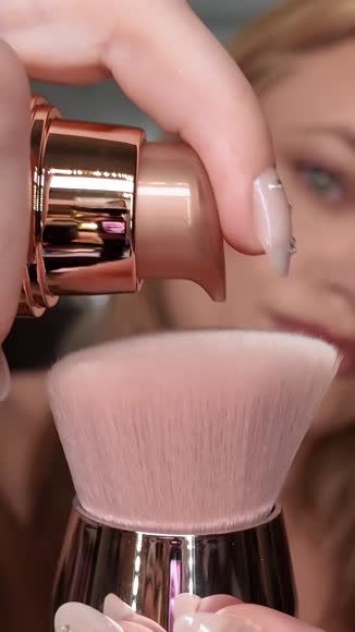 Video review of Clips Fashion & Beauty  by blondie.clamour