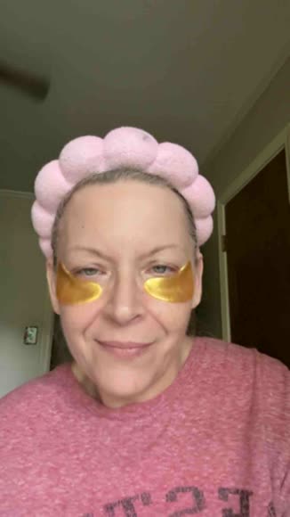 Video review of Celor Golden Under Eye Patches - Under Eye Mask with Amino Acid & Collagen  by 67833251132bf2d0ca1e183d