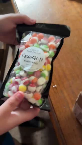Video review of Crunch-N Rainbow Crunch Freeze Dried Candy  by 681de7a0fb3194644436d6ef