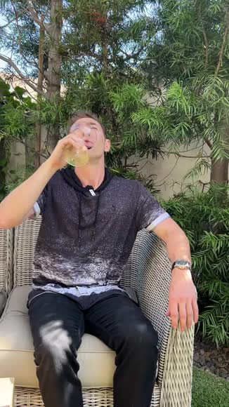 Video review of Vin Fresco Electric Wine Aerator And Dispenser Set  by hello1231426389743