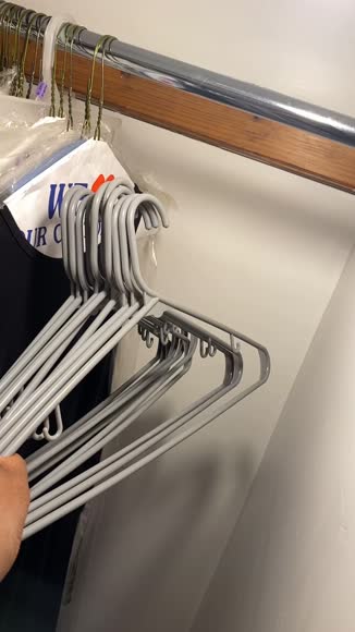 Video review of  Plastic Hangers Heavy Duty Coat Set With 360° Swivel Hook  by 677c94513fa649f10ca94b13