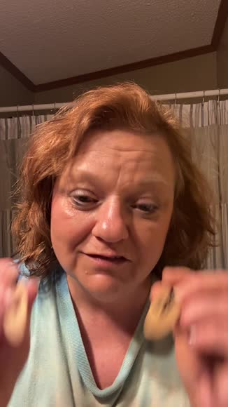 Video review of KYRO Beauty No-Crease Hair Clips  by 677e77092f817458191e29eb