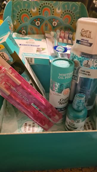 Video review of GuruNanda Total Smile Makeover Kit Cocomint Oil Pulling, Whitening Mouthwash, Whitening Strips & Toothbrushes  by 68080041a2871a3d010fb56f
