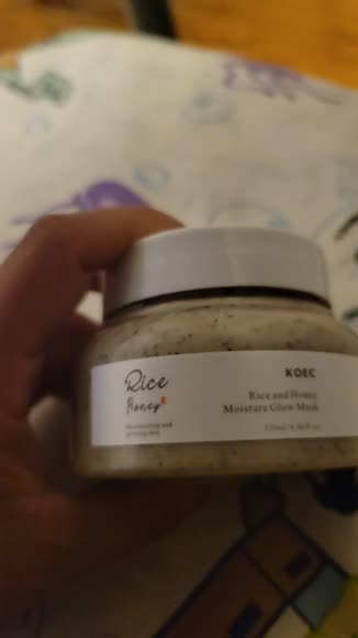 Video review of Besteria Ground Rice and Honey Glow Mask  by 6795bd4a394dd9a9bd6daa05