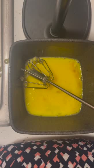 Video review of Zulay Kitchen Egg Beater Push Whisk  by 666f1b0e7603e301f1b02b25