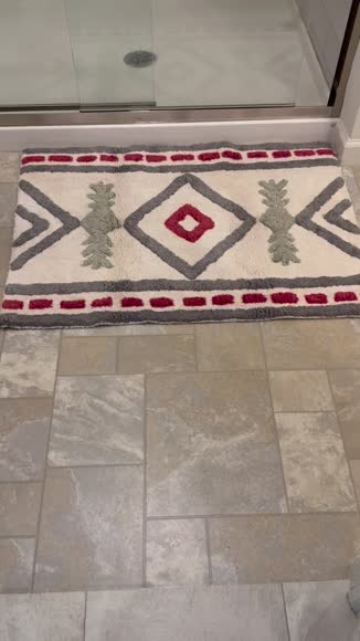 Video review of GAURI KOHLI Gohana Bath Mat  by 675849a9826c30e4cab8a704