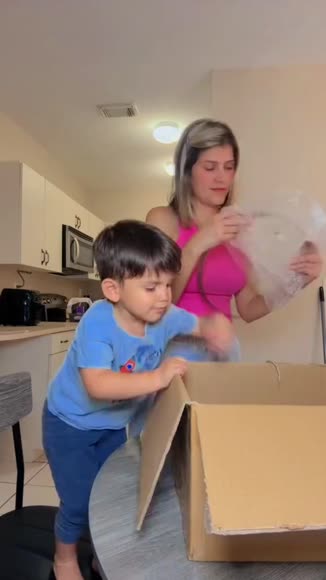 Video review of Fresh Fab Finds NewHome Kitchen Set: White Nonstick Granite  by 65902de269158071fb5c7c4c