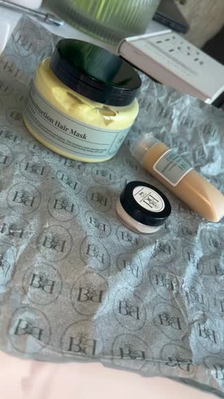 Video review of Butter & Blush Beauty Co. Murumuru Rich Reconstruction Hair Mask  by 6658cd457b787fd8ed219627