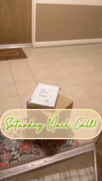 Video review of La Jolie Muse Amélie Tahitian Lychee Candle - Fragrant Home Ambiance  by generationjuli