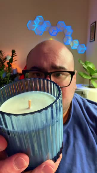 Video review of La Jolie Muse Amélie – Bora Bora Candle  by 676f53cfc6ddd090d479babb