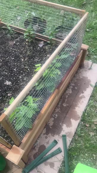 Video review of Jumbl Raised Garden Bed  by 678db19ef63102cc133d2878