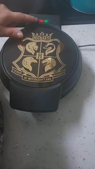 Video review of Harry Potter Harry Potter Round Waffle Maker  by 681df8ee27067dfe069e87a8