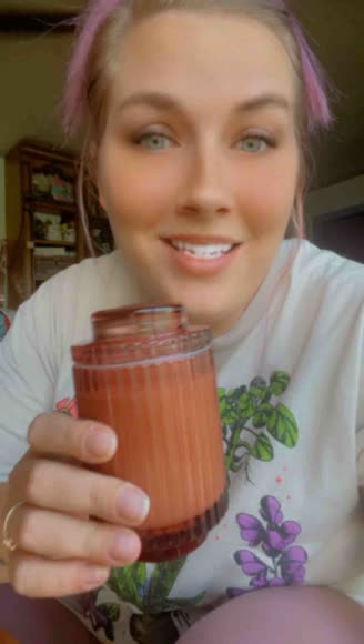 Video review of La Jolie Muse Amélie – Santal Rosé Candle  by kseller