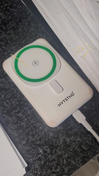 Video review of NYTSTND Wireless Power Bank 10000 MAh MagSafe - PULSE White  by 6598252a98d0a82a41a9b9e0