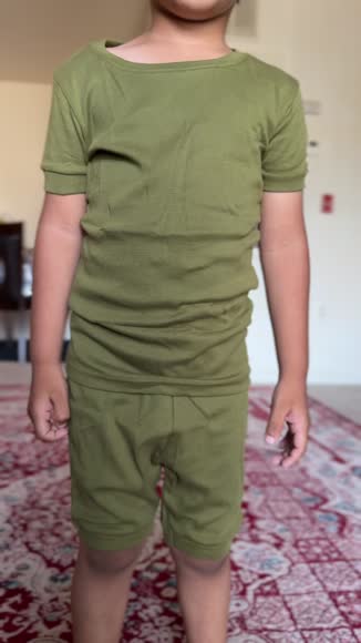 Video review of Leveret Clothing Kid's Short Sleeve Solid Color Boho Pajamas  by 680989dd13c766f0138c921d