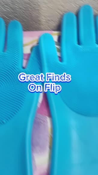 Video review of Fresh Fab Finds Magic Silicone Brush Dishwashing Gloves Heat Resistant Wash Gloves  by deniselanier553