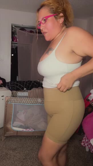 Video review of Pavoi Athleisure Padded Cami Tank Top  by 677eb5f80842b261e648670e