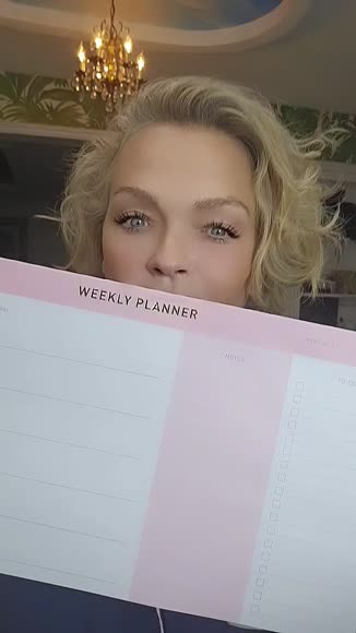 Video review of Ellie Rose Weekly Planner Pad + Rose Gold Pens  by 679ae3af6d06672433a7dee4