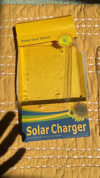 Video review of Gadgetfly Roaming Solar Power Bank Phone/Tablet Charger  by 67526c81b67a939f33dc4608