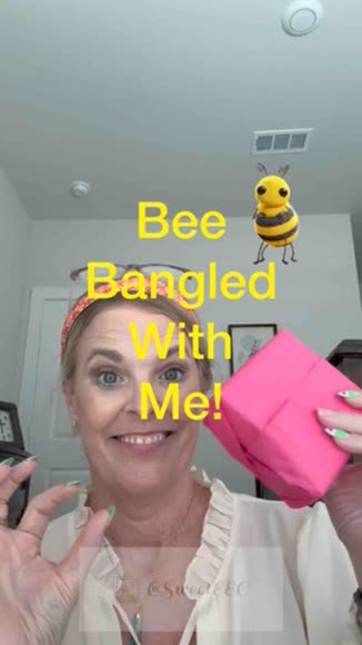 Video review of Lauren G Adams Animal Paradise Bangle Enamel  by 6790273bb22426a12e5b55b8