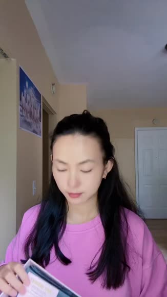 Video review of Grace & Company Silky Satin Pillowcase, Frizz Free, Breathable, Anti-Aging - Midnight  by 67f9c4d5ce227569e99da072