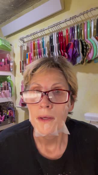 Video review of Grace & Company Silky Satin Pillowcase, Frizz Free, Breathable, Anti-Aging - Cardamom  by 6764b51480b542fc8273346e