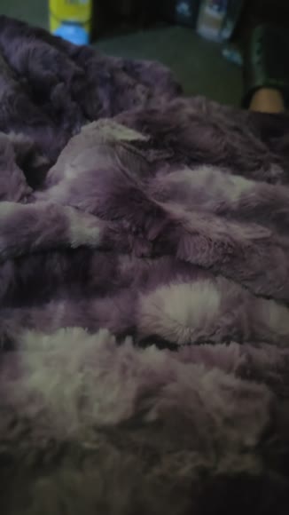Video review of Cheer Collection Soft Faux Fur Throw Blanket - Ultra Cozy and Fuzzy Design for Warmth and Style  by 685ea395a7c62e1a2e330b51