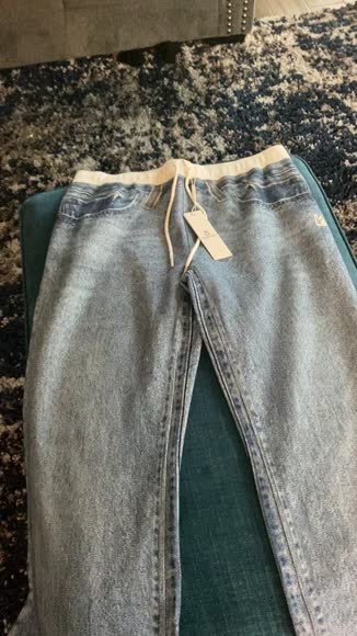 Video review of Magnlens Sweatpants  by 675f0d5f04036e089855c01a