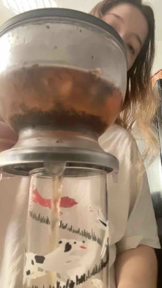 Video review of Tavalon GRAVITY TEAPOT  by anya.gettyimages