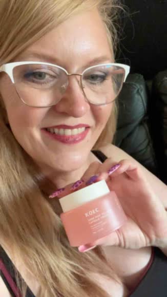 Video review of Besteria PDRN Pink Collagen Capsule Cream  by 6799919de3a44597e6fa28ba