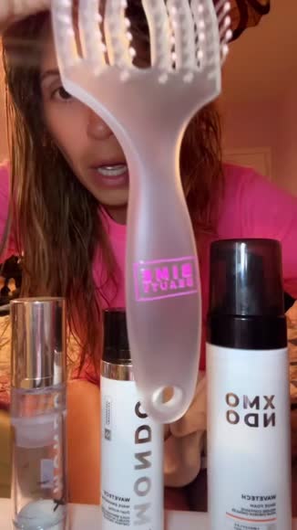 Video review of Bime Beauty ChromaGlide Transparentique Opulence Detangle Brush  by 67e5c918df35181bf40856ad