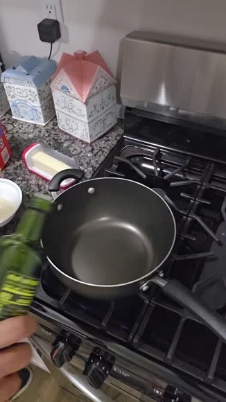 Video review of Zulay Kitchen Garlic Press With Silicone Peeler and Brush  by 679b7fca78b575fe9e875d97