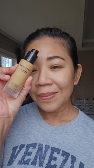 Video review of bareMinerals BAREPRO® 24HR Wear Skin-Perfecting Matte Liquid Foundation Mineral SPF 20  by predupre